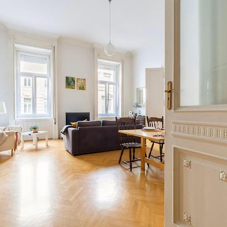 Bourgeois Elegance In The Heart Of Budapešť Exteriér fotografie