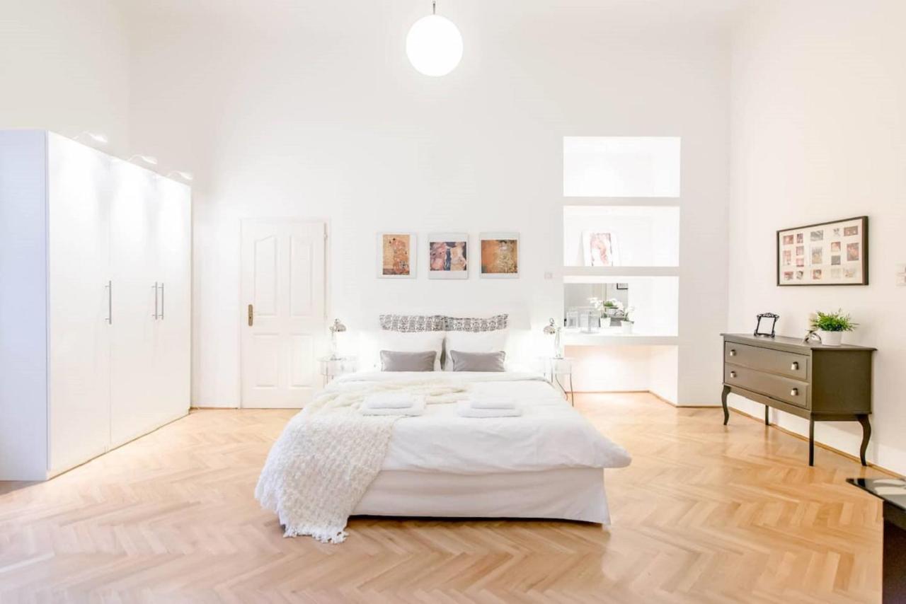 Bourgeois Elegance In The Heart Of Budapešť Exteriér fotografie